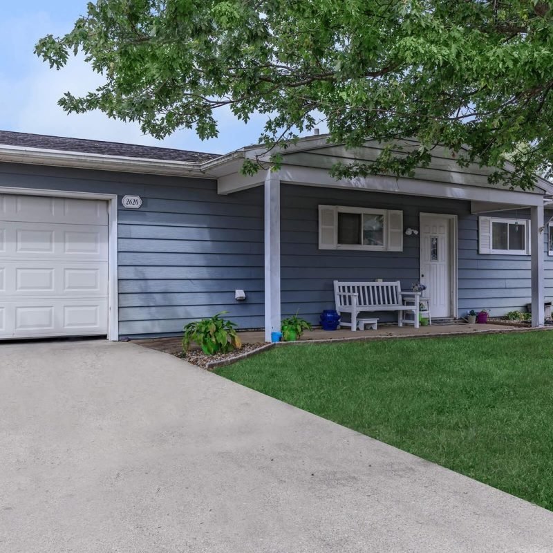 Copy-of-Photo-2-front-view-with-driveway-of-the-estates-at-eagles-pointe-8705239-1.jpg